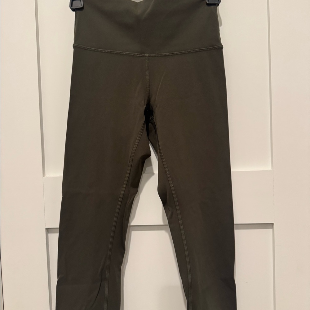 Lululemon Cropped Size 4 Olive Leggings. No side pockets. Like new